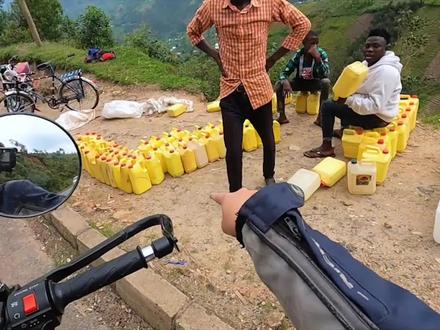 中国姑娘穿越非洲最穷国,所见所闻刷新认知,这才是非洲真实生活 #海外奇遇见闻录