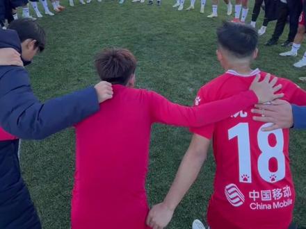 楚雄队1:0小胜大理队 楚雄队1:0小胜大理队,庆祝获得首胜不忘鼓励下对手#云南省城市足球联赛 #滇超联赛有多dian #zhua球吃菌唱山歌 #云南体育