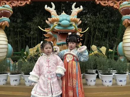 超长的万岁山视频 碎片剪辑慢慢回味
万岁山真的太太太太好玩了~
我下次一定还要去!!!不舍得离开,每天玩到万岁山熄灯~
#古装 #传承民族文化