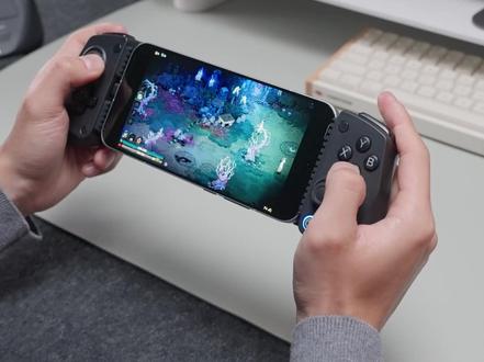 实测真我Neo8:手机玩正版 Steam 游戏靠谱吗? 真我Neo8 能直接运行 PC 上的大型游戏,还能登录 Steam 账户同步云存档。在家没刷完的怪,现在可以在地铁上用手机继续刷。