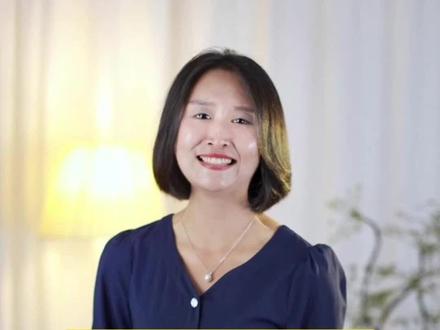 倦鸟归林,落叶归根,这都是对家的一种渴望,也是生命追寻的一种归宿。家是我们风雨中的想念,是挫折后的温暖,是抬头一轮明月的思念,是一声声祝福与问候的牵挂。幸福就是,有家回,有人爱,家人围坐,灯火可亲。#情感共鸣 #悟人生之道 #中秋节 #家庭