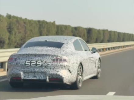 小米 su7 新款谍照来了!
#小米su7 #小米汽车