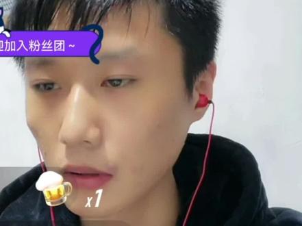 孩子这病是胆管癌,生病三年多了,今年下半年精神很好,病情稳定,这两天又要上医院做治疗,孩子怎么乐怎么算吧?今天他直播我录了个视频分享给朋友们,在这三年中,感谢家人们的关心和帮助,感谢家人们的陪伴,真心的说声谢谢