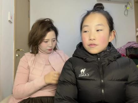 侄女刚来我家生活的时候跟我说过,她说感觉妹妹的姑姑不太喜欢她。可当她收到这件衣服时,却无比开心#侄女跟姑姑#日常唠嗑#骆驼小云朵羽绒服 #骆驼儿童羽绒服