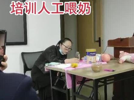 人工喂奶的手法与技巧