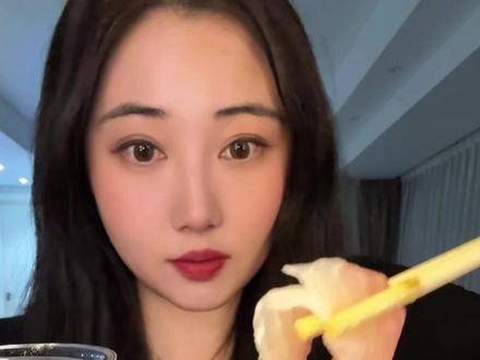 一个月吃一次鱼生🤤!鲷鱼也很好吃绵密软弹~
#鱼生 #刺身 #生鱼片 #夜宵