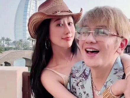 3月4日,演员林子聪直播称陈浩民夫妻很安全,每天都会跟他们联系一下,迪拜机场恢复航班他们就可以回来。陈浩民夫妇此前发文感慨:“作为中国人真的很感恩”。#陈浩民 #迪拜机场 #林子聪 #陈浩民蒋丽莎