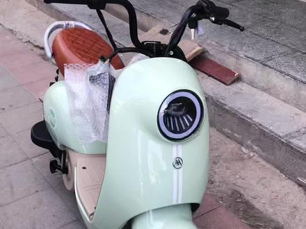 视频车:爱玛夏天简介,5块石墨烯电池,无需驾证,免费的绿牌 #爱玛夏天引擎MAX版 #新国标电动车