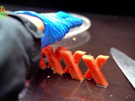 西瓜的3种创意切法,学会了,你也是高手! #三毛水果艺术 #蓑衣花刀 #篱笆花刀 #如意花刀 #刀工