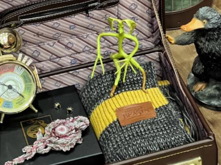 ⚡️魔法世界的高品质小众周边,懂的巫师进!
⚡️常规周边看太多了,今天我们来分享点高品质的小众周边吧~
-
🔸纽特真皮版皮箱:有心事de鸡脚(某书)
大号:43*32*15cm
小号:30*22*12cm
🔸纳吉尼-蛇魇之镜:@神之月晓
尺寸:20*8cm 材质:白蜡树脂
🔸韦斯莱是我们的王耳骨夹:嘟嘟啦嘟嘟(某书)
材质:925银
·
#哈迷聚众地 #哈利波特 #魔法世界 #神奇动物在哪里 #霍格沃茨