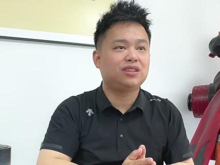 拜访100家出海隐形冠军,TikTok红人营销头部卧兔传媒 拜访100家出海隐形冠军。
这一期,我来到中国电商之都·杭州,拜访从2017年就开始做海外红人营销服务的卧兔传媒创始人胡总。
2020年、21年,我和同在上海的天佳交流比较频繁,很多次都是我们三个人一起交流。
时光荏苒,天佳已经聚焦到短视频ai方向,特别是短剧+ai,做的非常好。
我和胡总仍在TikTok圈子里坚守,不断的涉及TikTok的各种项目,也看到各个创业者在圈子里起来,又消失不见。
和胡总的交流,一开始我都在找他聊一些快乐的事情,盲盒抽卡、labubu、Molly
后面我问他怎么看待市场负面,其实也是在问我自己。他说了一个词让我颇受感动,“发心”。
只要发心是对的,结果就不会不好。
也希望我们所有的创业者,都不忘初心,找到最开始的自己。#tiktok #跨境电商 #卧兔传媒 #品牌出海 #海外营销
