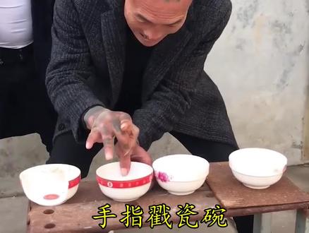 61岁大爷苦练“铁砂掌”30多年,如今一掌能劈碎几十斤重的石头!