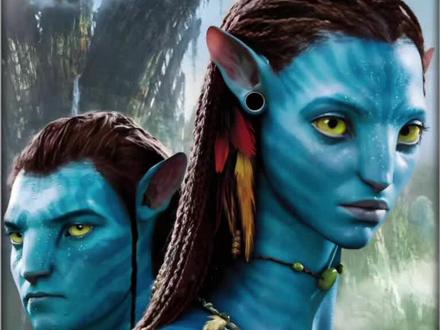阿凡达第1部深度解读大结局 #电影 #影视解说 战斗中负伤而下身瘫痪的前海军战士杰克·萨利,决定替死去的同胞哥哥来到潘多拉星操纵格蕾丝,博士用人类基因与当地纳美部族基因结合创造出的 “阿凡达” 混血生物。