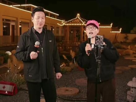 前几天受桐城市双港镇山明村驻村第一书记汤剑波之邀,来村庄参观,晚上在“居巢驿”民宿和各位朋友联欢,在直播间和桐城优秀歌手刘婷合作一首安徽民歌《摘石榴》。#户外直播现场 #安徽民歌