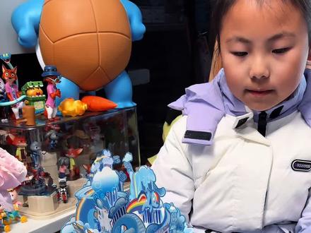 马年送给孩子小马宝莉3D立体书,可把小朋友开心坏了!一打开就是城堡拔地而起,搭配的场景和绘本故事,真的好玩又有趣,赠送的海报书签立体画都是惊喜满满!#小马宝莉#立体书#送孩子的礼物#儿童好物