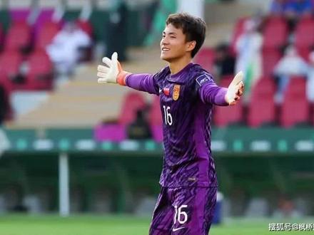 李昊采访时用西班牙语调侃主帅#上热门 #足球#抖音小助手 #万万没想到 @DOU+小助手