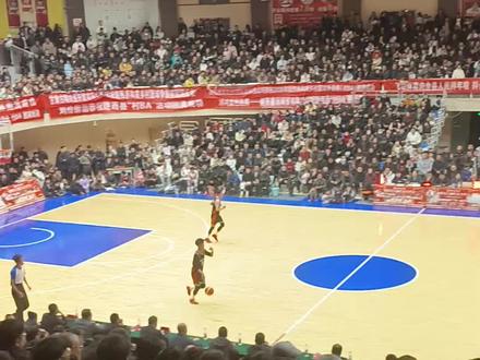 陇西篮球赛常博芝强对飙三分