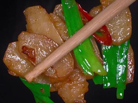 炒马蹄这样做,清脆爽口,好吃又下饭。 #荸荠 #家常菜 #下饭菜