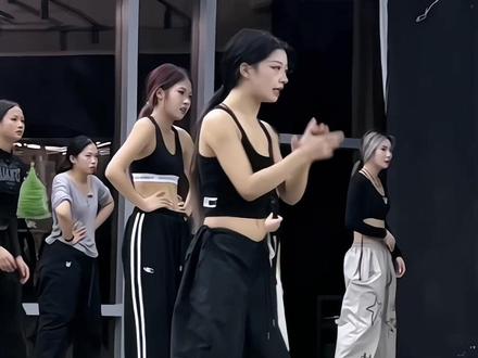 【谁不想拥有和噗噗老师一样的核心😭😭😭】
HSO 🫧 噗噗 大师课
#舞蹈课堂随拍 #jazz #噗噗编舞 #宁波哈嗖街舞工作室 #基本功练习