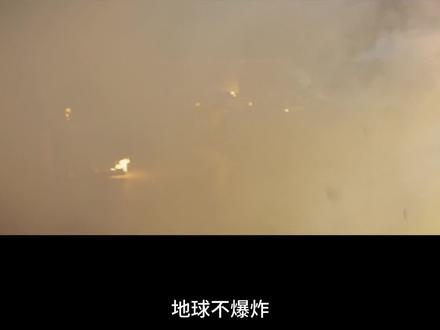 《遗弃之地》 海湾战争受伤士兵离奇被困神秘密室,遭遇高温极寒、重力失控、墙体收缩等诡异绝境。他意外连线多年后同被困女子,二人跨越时空联手解谜,揭开外星时空囚笼真相,合力破解密码逃出牢笼,直面末世废土结局。
#电影解说 #影视解说 #电影推荐 #影视剪辑