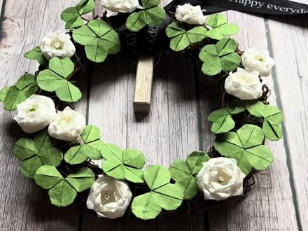 四叶草花🍀/三叶草花☘️/四叶草折纸花环
#四叶草折纸视频教程 #小花折纸方法 #幸运四叶草怎么折 #四叶草折纸方法 #四瓣花朵折纸教程