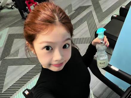 昨天姨妈疼给自己放假了 更一个发型吧😀
#发型教程 #健身发型