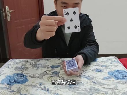怎么样猜出观众选择的牌在第几张?今天来教学这个魔术了。 #纸牌魔术教学 #纸牌魔术 #见证奇迹的时刻 #近景魔术
