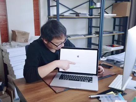 因为这个操作,小姐姐用了三年的苹果电脑被远程“恶意”锁死?到底怎么回事,MacBookpro苹果笔记本日常使用中应该如何保护自己,预防被锁#电脑 #macbookpro #苹果 #维修 #电脑知识 #笔记本电脑 @企业号小助手 @DOU+小助手