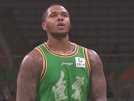 辽篮小外亨特继续拉胯:半场6中1,投篮频砸前沿,身形发福明显 #辽宁男篮 #青岛男篮 #马库斯亨特 #CBA #杨鸣