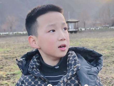 带豆哥再去陆湾探索自然,发现了“金不换”土大黄,还遇到挖莲菜,又是愉快又开阔视野的一天#乡村 #亲近大自然的一天 #挖藕