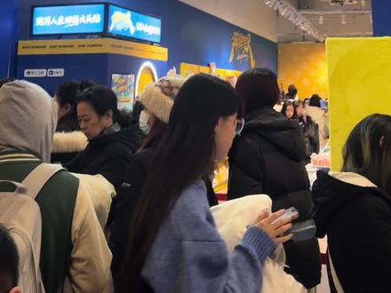 奔跑吧快闪→天津站,大悦城排队be like#张真源 #张真源跑男 #张真源奔跑吧 #时代少年团 #奔跑吧