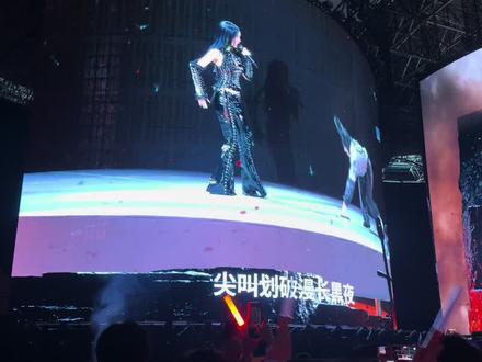 #蔡依林 #神级live现场 #蔡依林长沙演唱会 哈哈哈,V1最左边只有巡场的时候离蔡依林最近,不然只能看小屏幕,内场气氛真的好嗨😂