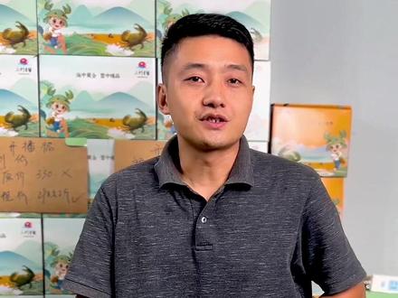 青蟹吐泡泡代表它体内已经脱水了 虽然不影响食用 不过在运输过程中会容易死亡 #三门青蟹 #螃蟹吐泡泡 #红膏蟹