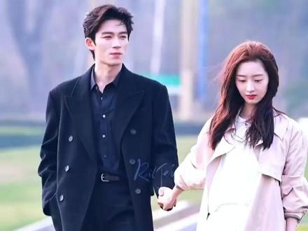 王星越邓恩熙《告白》新路透,周京泽和许随在草地牵手散步~ #娱乐评论大赏