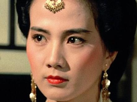 邪修!3个技巧教你如何利用 AI 给画面调色! 这些画面之所以不像ai
靠的根本不是提示词
而是后期调色
色彩是决定画面氛围的重要因素
很多所谓的电影感
本质上都是靠调色决定的
三个方法教你利用ai给画面调色来复刻大师风格
方法一:把审美降维成数据
方法二:用json代码来控制色彩
方法三:验证效果
在ai时代
感觉,本来就不可靠
可靠的是数据
当你不再凭直觉判断画面
风格才第一次变成可控的东西
如果你也对ai感兴趣
关注我,带你学习更多ai技巧
#superi #aigc #后期调色 #刺猬星球ai#flowpix