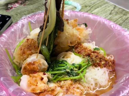 盂县麻辣串 这个就是蒜水和辣椒水那种串串,我比较喜欢煮了之后上点蒜水和辣椒的,油炸的有点顶个人感觉🤪仅代表个人口味,看自己喜欢😘在学府家园那条巷子自己去找吧,嘴淡的时候去试试吧🥳#串串 #美食推荐 #昔阳