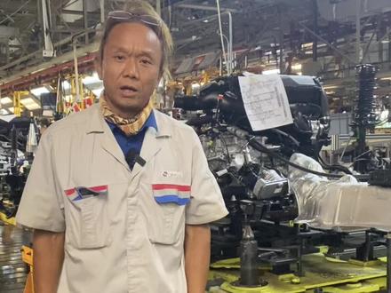 新408十万级家轿卷王使用的变速箱还是世界名牌“爱信手自一体6变速箱”你可以对比一下三大妈使用的什么变速箱,有对比就会有收获,不花冤枉钱。唯有安全环保♻️的时候才拥有健康。才可以拥有一切,这就是新408送给你货真价实的变速箱,10.57-12.17萬就可以娶她回家,关注我#小黑子说车,告诉你一个不知道的秘密㊙️,#东风标致新408 #良心车神龙造