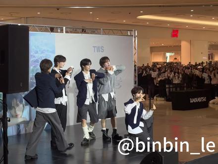 二倍拍的 真的超级超级近啊 天啊 啾咪小表情超萌 韩振真的很精致!! 英宰的侧脸帅晕了!鸡蛋勋眼睛也很大 申惟的脸 天啊 比鸡蛋勋还小不少#tws #签售 #首尔