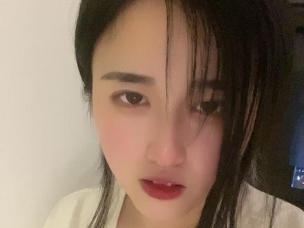 我今天怎么这么漂亮#日常发疯 #怼脸拍 #今日迷惑行为 #看好别眨眼 #发际线 @DOU+小助手