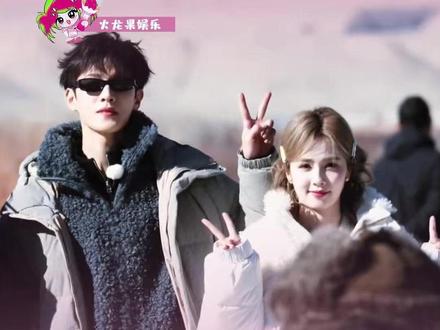 #白鹿机场假装李昀锐助理 #白鹿 #李昀锐 #白鹿春晚联排公主头造型 #白鹿红蝴蝶结春晚联排 现场的粉丝回去打开手机一看天塌了