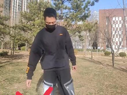 #大白毽 #运动 #踢毽子 #全民健身踢毽子 #冰王子踢毽子
盘踢为什么盘不好,这个视频给你答案
冰王子踢毽语录❤️
花有荣枯,人有起伏。
每天醒来给自己一个微笑
用最好的心情
去过生命中的每分每秒
踢毽子的过程也应如此