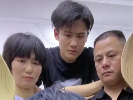 11月8日,疯狂小杨哥再回应:那个科技公司早在17年就倒闭了,只是我们现在买了下来。