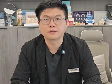 低角国字脸深覆合,正畸如何打开咬合?
低角深覆合:方脸、国字脸这类面型偏多,面下1/3通常过短。
✅矫正时优先考虑不拔牙,升高后牙咬合高度。
📍武汉江汉/洪山区
#武汉甘骏捷 #武汉牙齿矫正 #舌侧矫正 #方脸 #深覆合