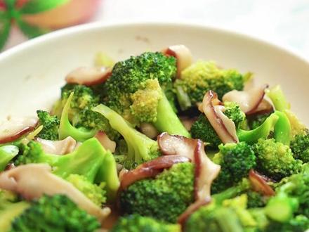 特别适合孕期的家常菜 是幸福的味道 清淡爽口 不油腻 西蓝花营养丰富 赶紧艾特你老公做给你吧#西兰花 #美食推荐