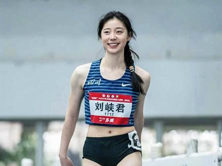 谢谢叶指导@叶虎 和叶指导 @叶森 对我的教导和帮助
以及摄影师们给我拍的米米照片哈哈哈哈哈
又回去当高三生咯