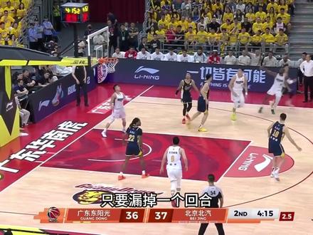 胡明轩登场连得10分!广东艰难咬住局面!没有他早花了呀 #cba季后赛 #dou来cba