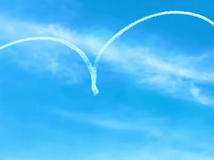 黄子弘凡的《是我,也是我们》唱出千千万万个我的模样。新华社新青年工作室与江苏卫视一起,邀你回望2025,我们的故事里有爱,有梦,也有热勇一腔。展望2026,期待前路的星光,不负梦想的滚烫。