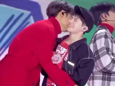 身高差好可爱!!
#seventeen #李知勋 #金珉奎 #woozi李知勋 #向全世界安利