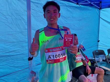 #AMG特别策划 #2026“安马” 丨2026“安马”全马男子第一名屈金文 #甲骨文杯2026安阳马拉松赛 #2026安阳马拉松 #2026来安阳看省运 #省运风采聚力安阳 #AMGx省运会 (安阳融媒:2026安阳马拉松报道组)