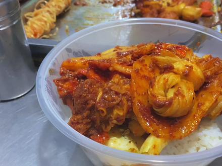 藏在美食小巷附近的李记自己炸串、配上米饭那么一霍,太香了,太香了!#妈呀太香了 #特色小吃 #香啊造啊 #就是这个味儿 #路边摊美味 #人间烟火 #你饿了吗 #生活的烟火气息 #百吃不厌 #无辣不欢 #味道好极了你们想吃吗 #好吃不贵经济实惠 #想怎么吃就怎么吃 #城市里的烟火气 #有灵魂的美食 #干饭人 #今天吃什么 #吃货的快乐回来了